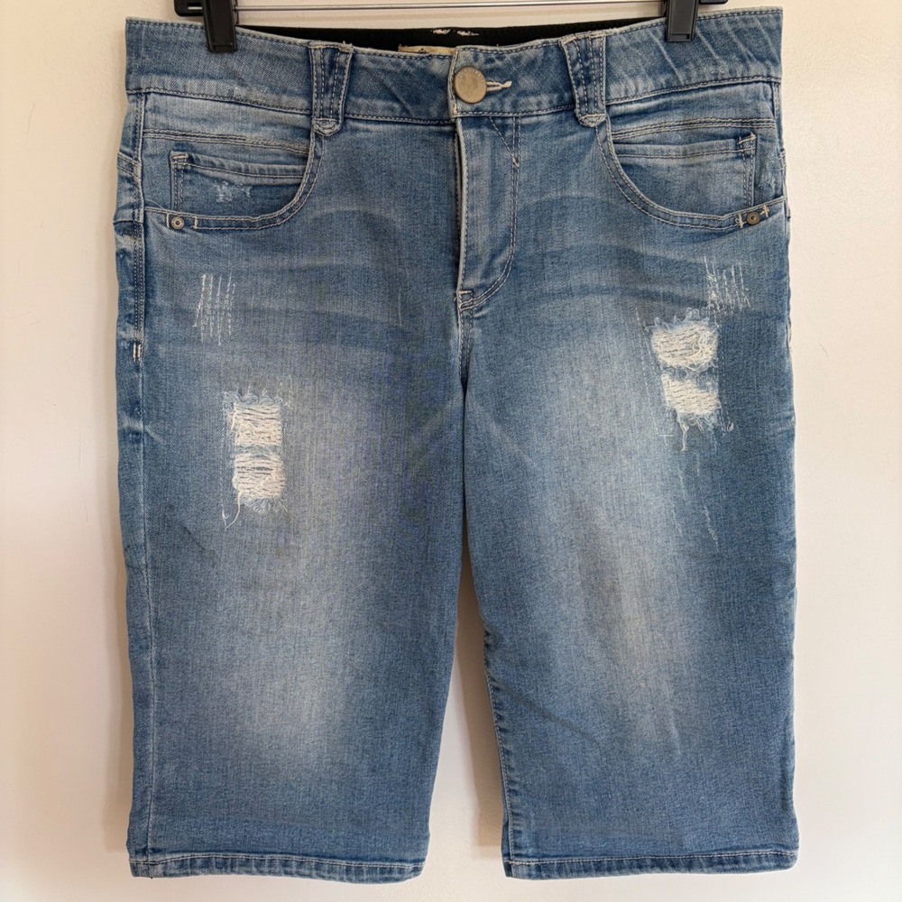 Democracy Ab solution Bermuda Shorts Light Wash Distressed Denim Size 10